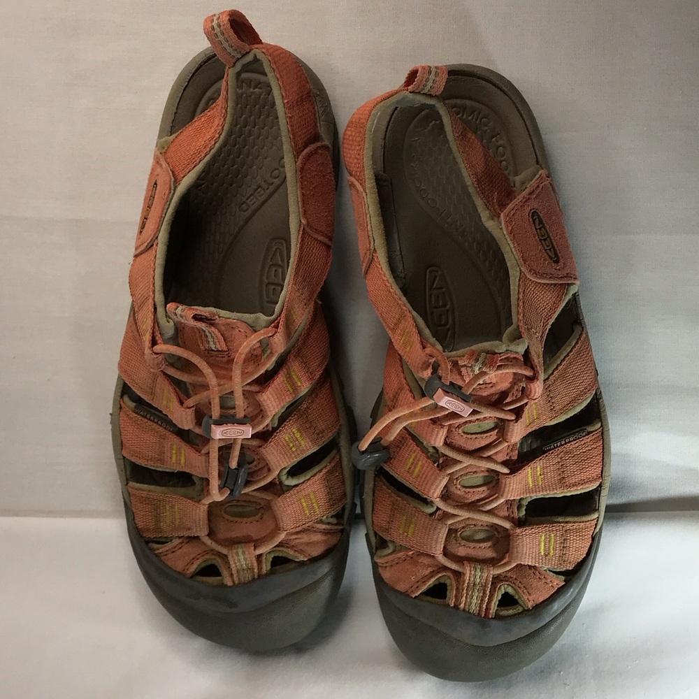 Keen Women’s Coral and Tan Outdoor Sandals Size 9